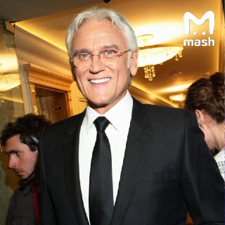 Александр Маршал заработает минимум 35 миллионов рублей к 23 февраля. Из-за ажиотажа музыкант даже ввёл экспресс-формат — это 3 песни за скромные 2,5 миллиона рублей.По данным Mash, минимум 13 дней культовый рокер отработает без перерыва — желающие покрича