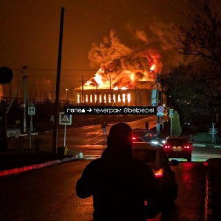 В городе Короча (Белгородская область) загорелся торговый центр «Вокзальный» — телеграм-канал «Пепел»Около часа назад МЧС сообщало об опасности атаки беспилотников в Корочанском округе.upd: город Короча атакован беспилотниками, загорелась крыша коммерческо