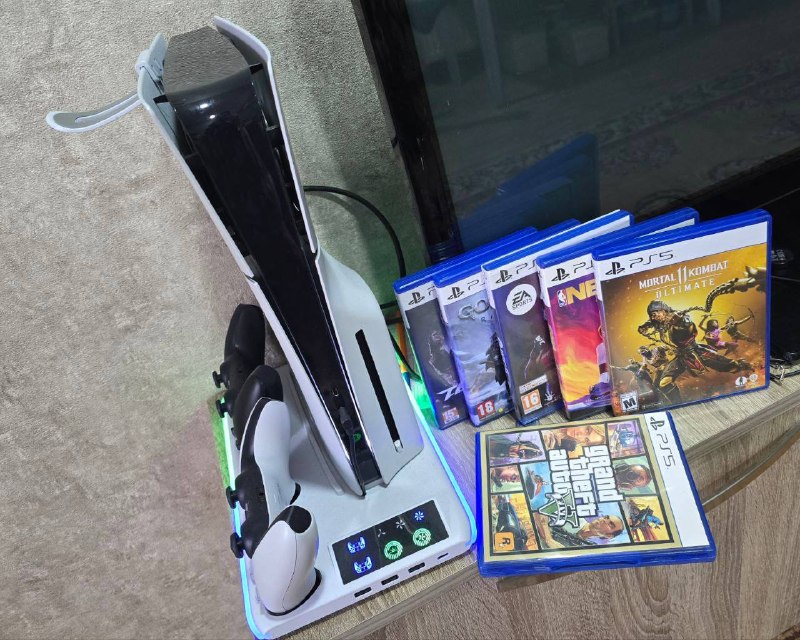 PS5 Slim + 2 геймпада + Игры