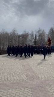 Колонна «Русской общины» приняла участие в параде Победы в Сургуте.«Наша община прошла строем на параде в честь Дня Победы со своим флагом. Такого ещё никогда не было», — похвастались участники ультраправой организации в своём паблике.