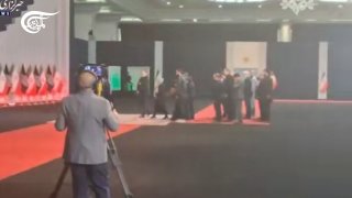 פעילים מספרד, אקוודור ובוליביה נפרדים מגופת חמינאי המנוח
