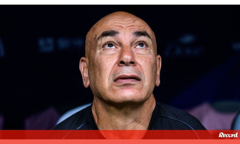 ترول فوتبال: شماهم شعار خاصی اومد تو ذهنتون ؟ @trollfootball_persianمربی پرحاشیه تیم ملی مصر در جام جهانی امروز هنگام دعوا شدید دو هم