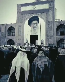 מזל טוב ומזל במקדשו של האימאם עלי בן מוסא אל-רידה (עליו השלום) ונכדו ההרוג סייד עלי אל-חוסייני חמינאי (שיהי…