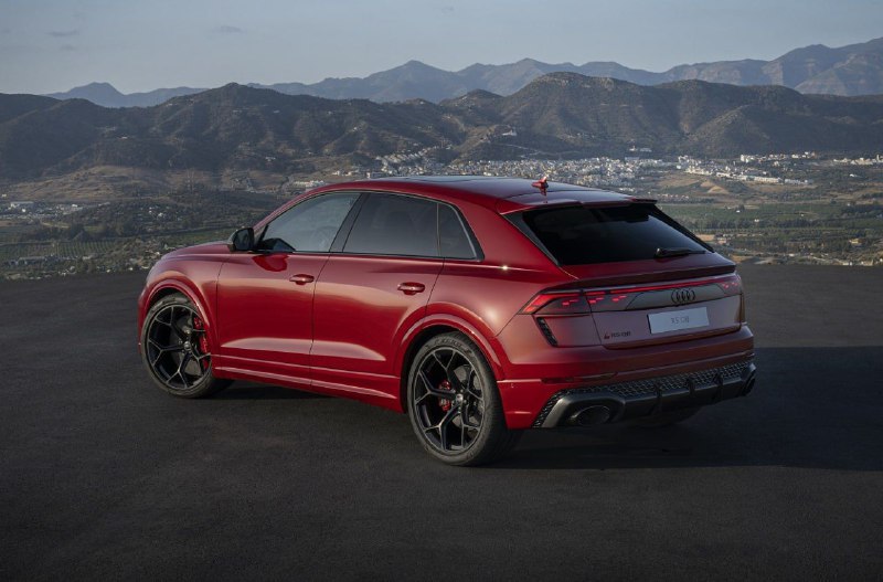 Представлена обновленная Audi RS Q8 Performance 2