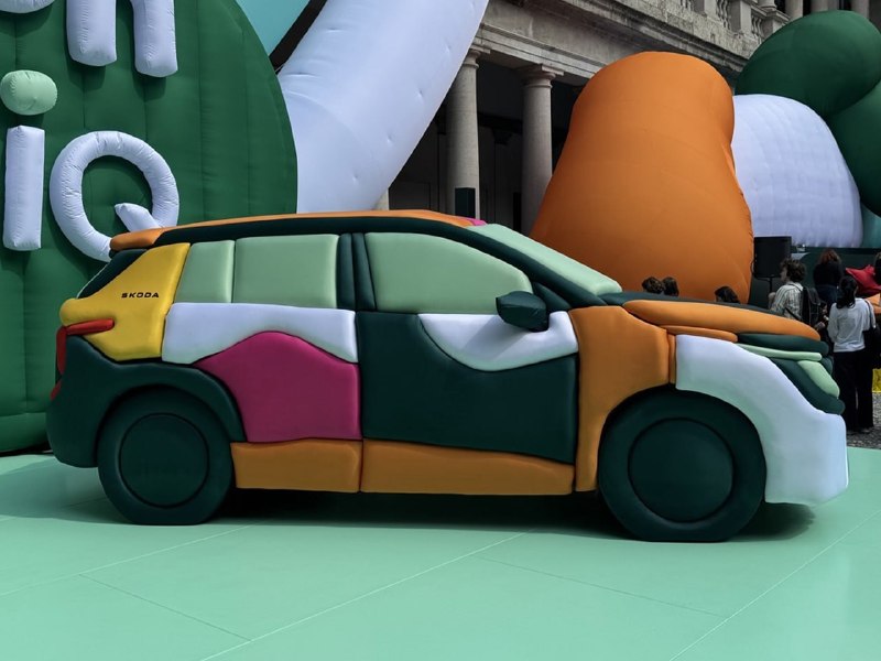 Skoda показала НАДУВНОЙ автомобиль. На Миланской неделе дизайна бренд привёз батут внедорожник Epiq, 2