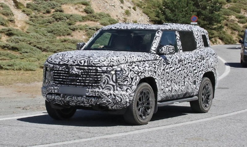 Mitsubishi опубликовала тизер нового Pajero