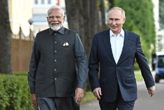 Моди заявил Путину о необходимости скорейшего прекращения войны. Тот ответил, что Россия движется по этому путиПремьер-министр Индии Нарендра Моди провел встречу с Владимиром Путиным на саммите Шанхайской организации сотрудничества (ШОС) в Бишкеке. В ходе 