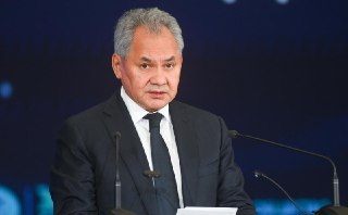 ФСБ России объявила о предотвращении покушения на «одного из высших должностных лиц российского государства». В спецслужбе утверждают, что задержаны три человека — нелегальный мигрант и двое ранее судимых наркозависимых граждан России:  «Предотвращен терро