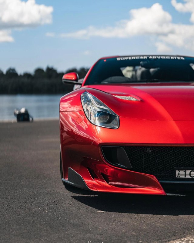Ferrari F12tdf в цвете Rosso Monza 7