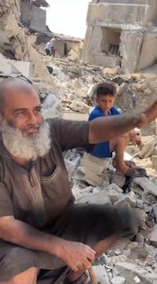 فلسطيني في غزة يصرخ استنكاراً لموقف العرب وترامب