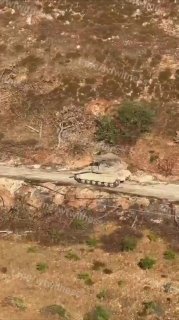 ️🇱🇧🇮🇱 כלי רכב צבאיים ישראלים נצפו נעים בעיירה ואדי סלוקי שבדרום לבנון.