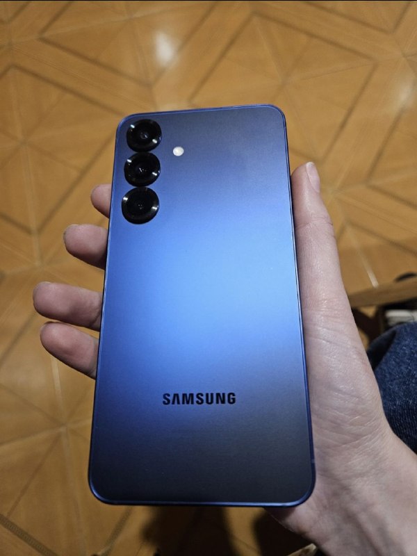 Срочно продаю Samsung s25 приобретенный в магазине Alta, с двух летней гарантией, куплен в сентябре, — фото 1