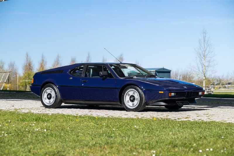 🔥💪 В продаже: легендарная BMW M1 1979 года! 🏎Редакция разобралась в деталях и