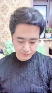 近日，博主“三礼”发布视频表示：“我要退网了，是我“儿子”让我退的。”目前，“三礼”的抖音账号中，原本关于直播切片及街头采访的相关视频已全部下架。据悉，“三礼”是社交平台上颇有影响力的知识型博主，长期在街头采访基层民众，关注普通人的生存处境，并不时向受访者提供现金帮助，其播切片在各大平台传播广泛。感谢家人们投稿！