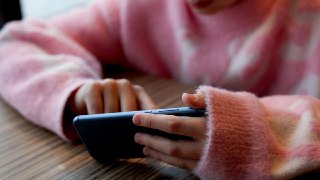 РКН предложил ограничить время в интернете для детей до 14 лет и обязать соцсети их идентифицировать 18+. НАСТОЯЩИЙ МАТЕРИАЛ (ИНФОРМАЦИЯ) ПРОИЗВЕДЕН, РАСПРОСТРАНЕН И (ИЛИ) НАПРАВЛЕН ИНОСТРАННЫМ АГЕНТОМ ИНТЕРНЕТ-ИЗДАНИЕ «НОВАЯ ГАЗЕТА» ЛИБО КАСАЕТСЯ ДЕЯТЕЛЬН