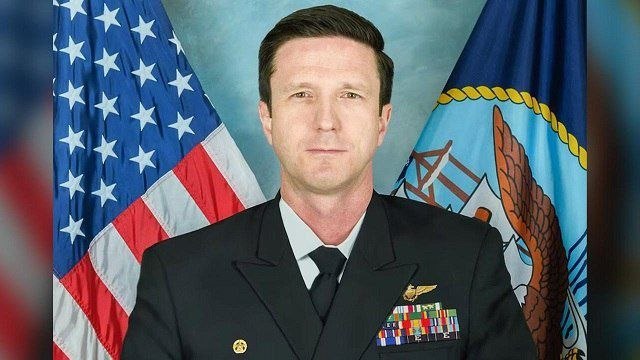 מותו של מפקד טייסת המסוקים של חיל הים האמריקני בתאונה בים הערבי