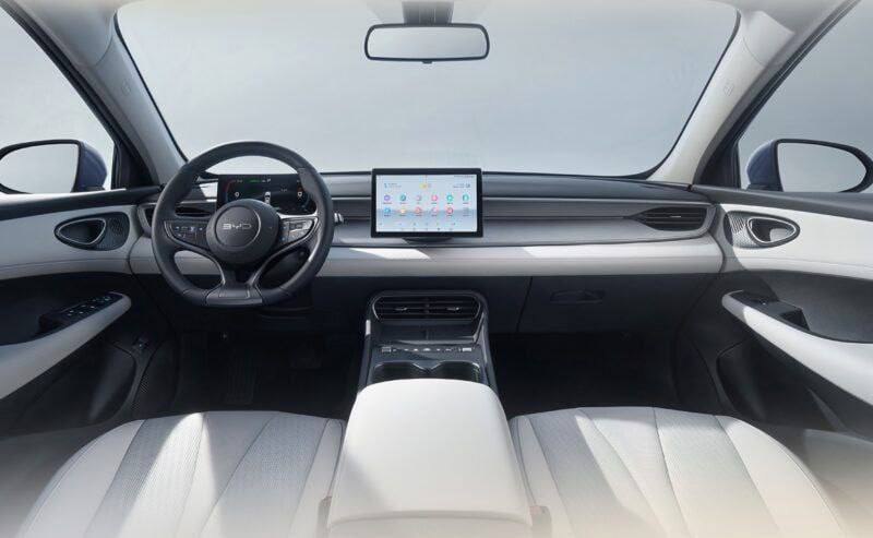 BYD представил гибридный седан Seal 05 DM-i с запасом хода до 2000 км по цене ГРАНТЫ. 3