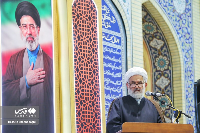 اتاق خبر: طائب: هر ایرانی در جنگ اقتصادی پای یک لانچر ایستاده است🔹رئیس سازمان بسیج: دشمن پس از ناکامی در جنگ نظامی بهدنبال کشاندن
