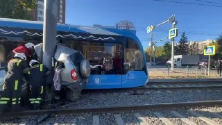 ניבה נמחצה בתאונה עם חשמלית בסראטוב - הנהג מת בבוקר התנגשו חשמלית ושברולט ניבה ברחוב פוליטכניצ'סקיה. כתוצאה…