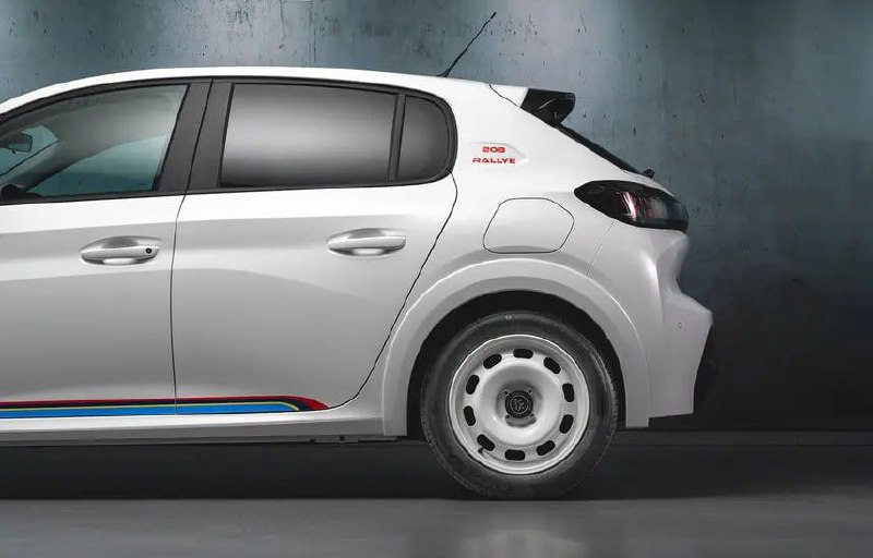 Хэтчбек Peugeot 208 получил спортивную версию в ретро-стиле 2